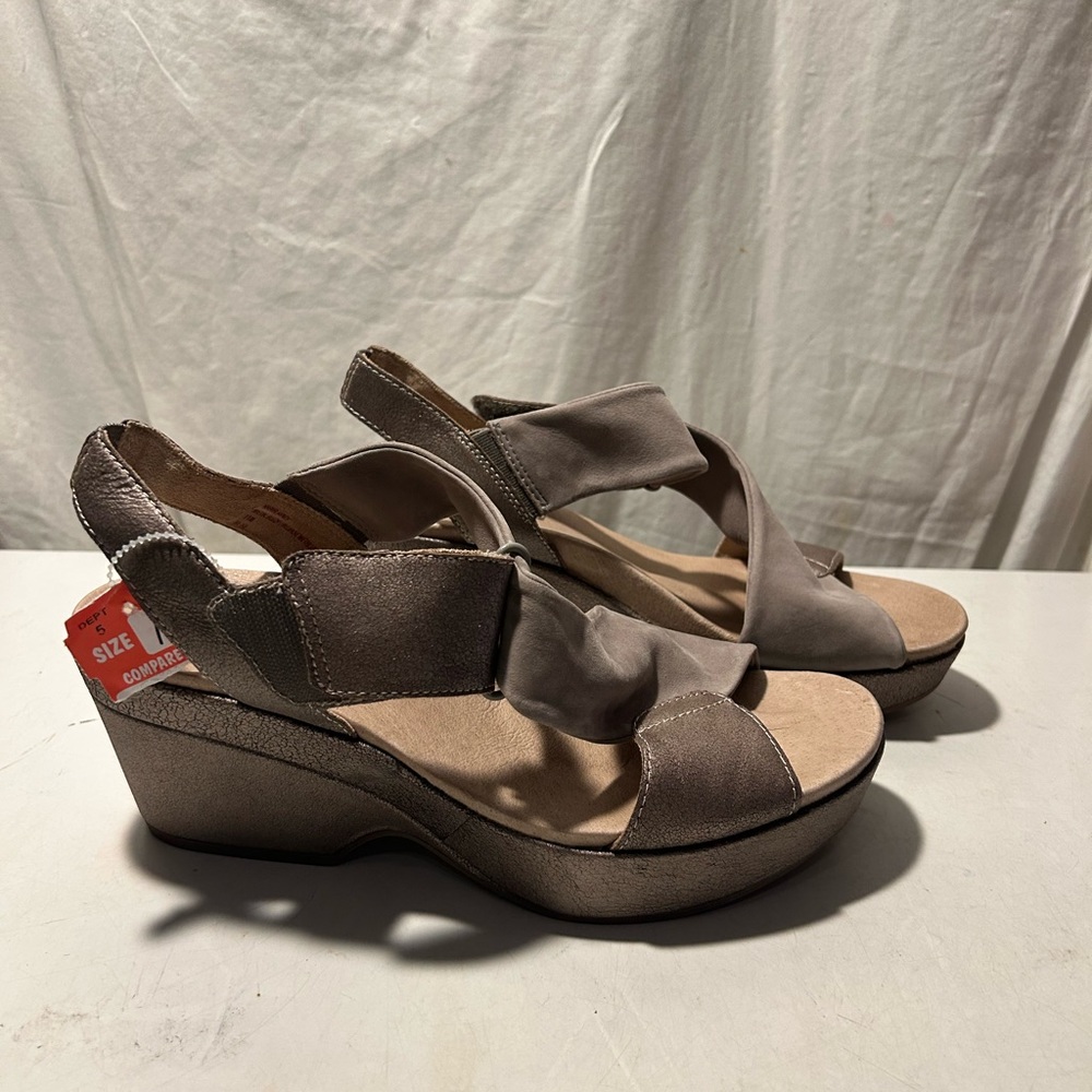 Earth tan & bronze color leather & fabric wedge sandals size 11 NWT